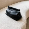 Flattered - Clay Clutch nahkaa, musta