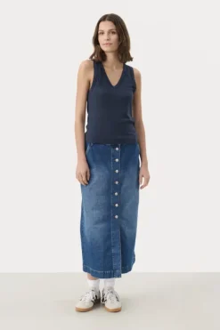 Nikkia toppi, after midnight