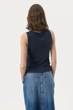 Nikkia toppi, after midnight