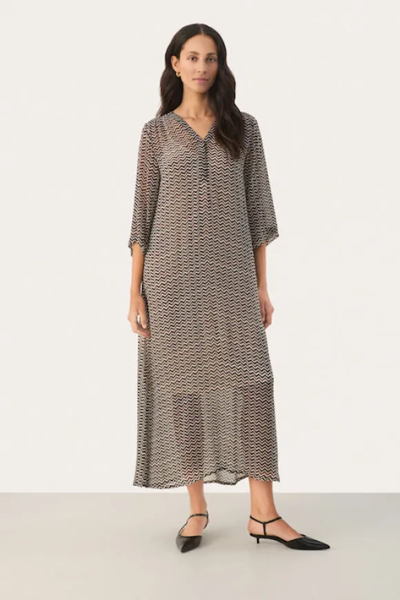 Part Two - Berit mekko, black zig zag