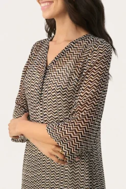 Part Two - Berit mekko, black zig zag