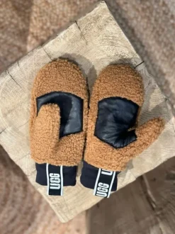 UGG Fluff käsineet, chestnut